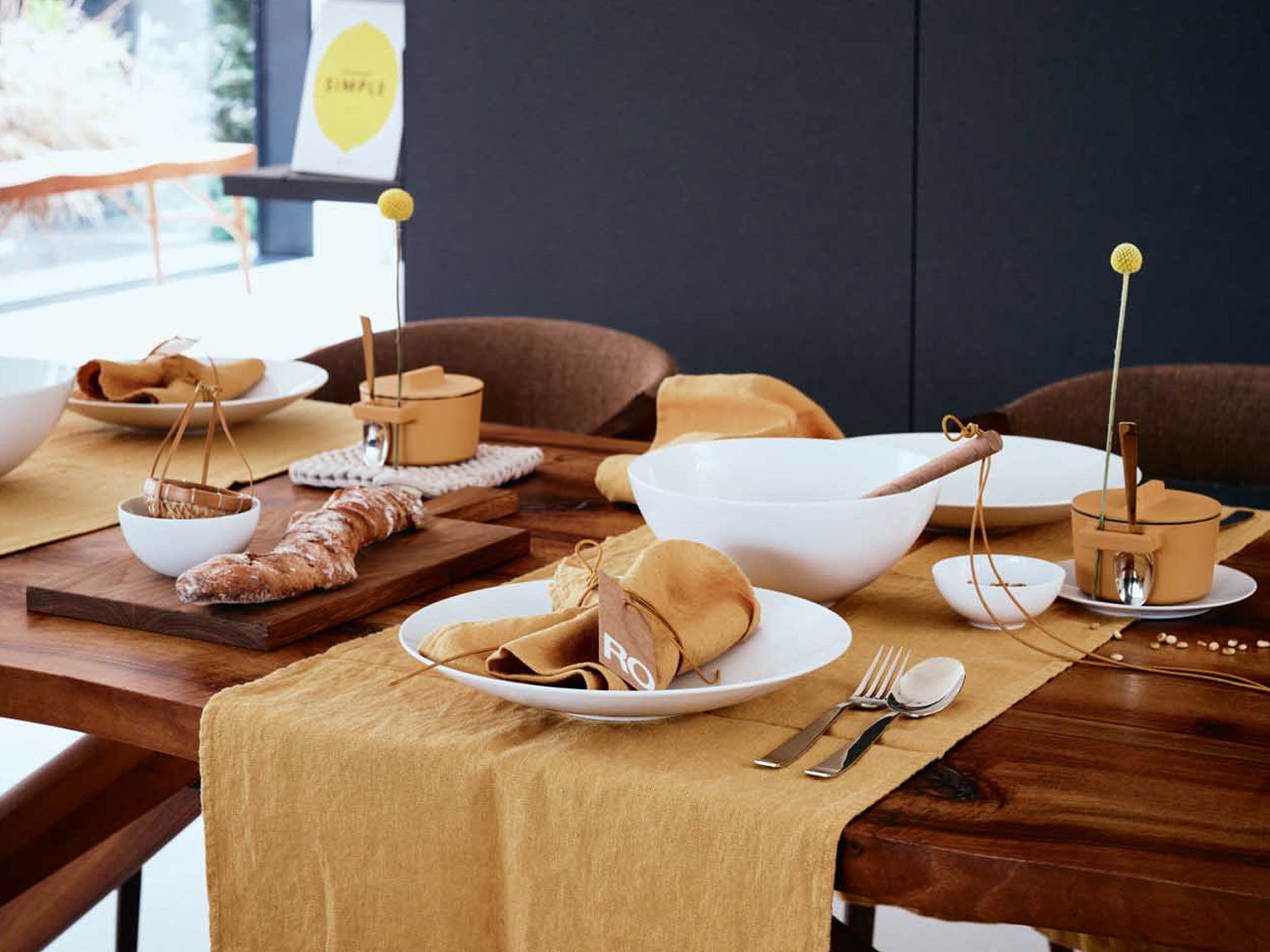 Dinner table setup online